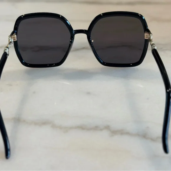 GUCCI Square Black Frame Grey Lenses & ICONIC Gucci Horsebit Hardware. AUTHENTIC - Picture 17 of 17